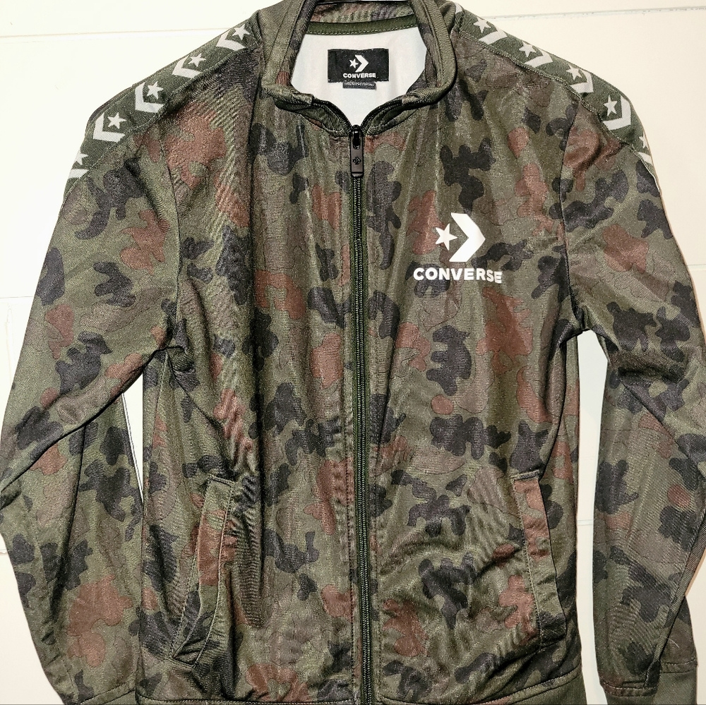Boys medium converse camouflage jacket.
